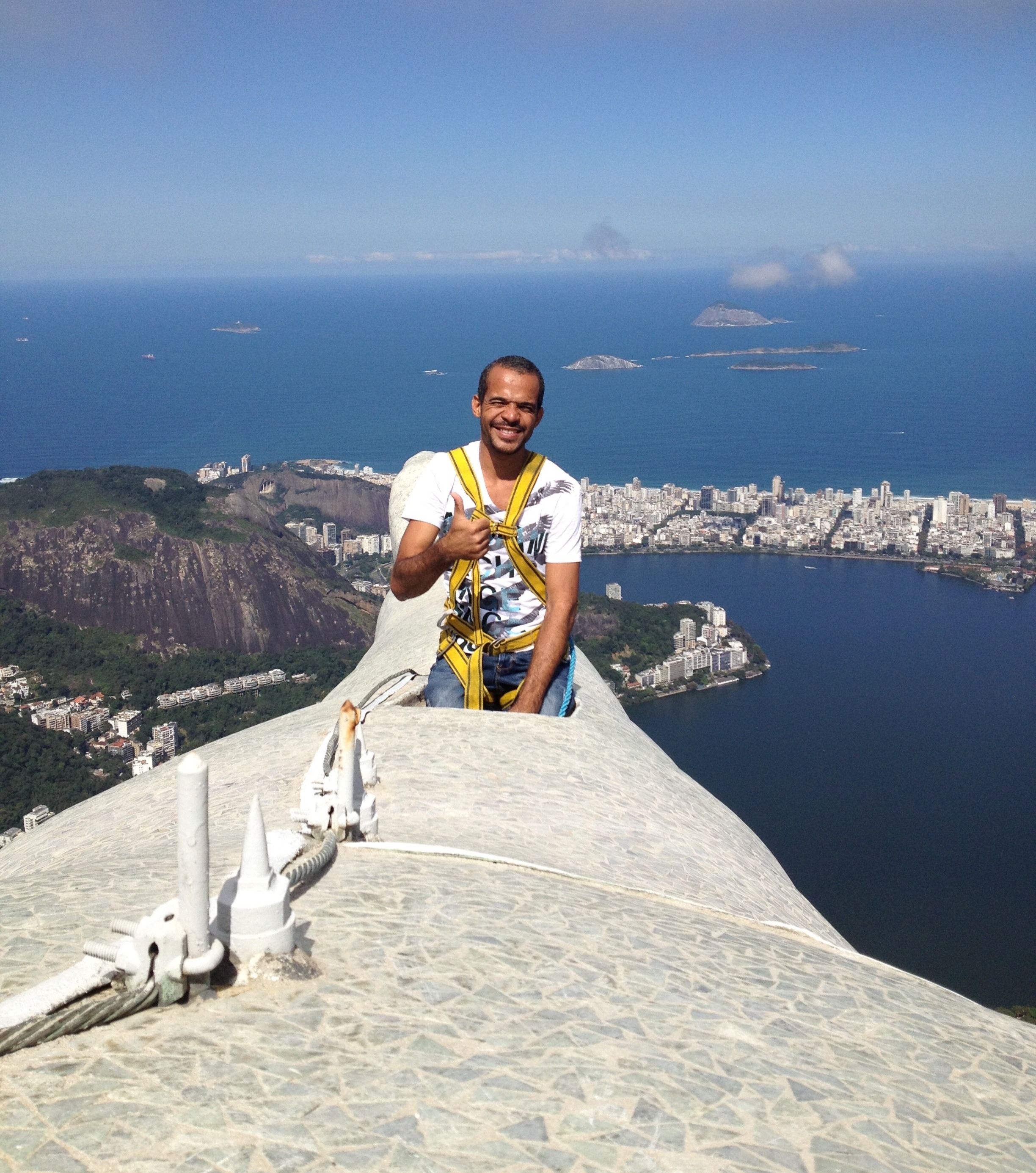 Rodrigo Pereira durante trabalho técnico no Cristo Redentor